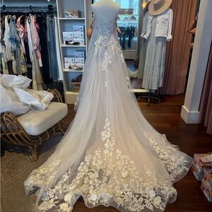 Elegant White Lace Wedding Dress